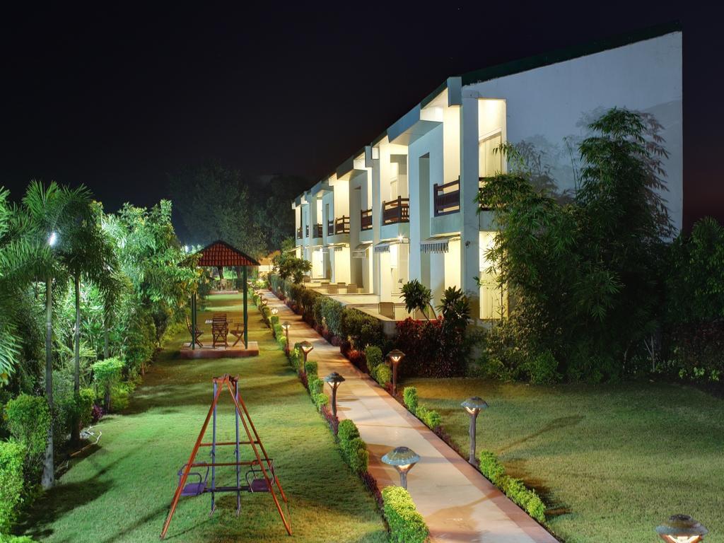 V Resorts Rajaji National Park ริชิเคช ภายนอก รูปภาพ