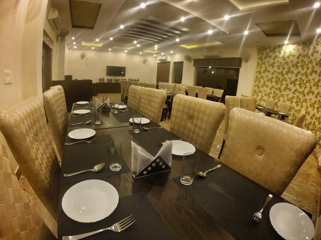 V Resorts Rajaji National Park ริชิเคช ภายนอก รูปภาพ