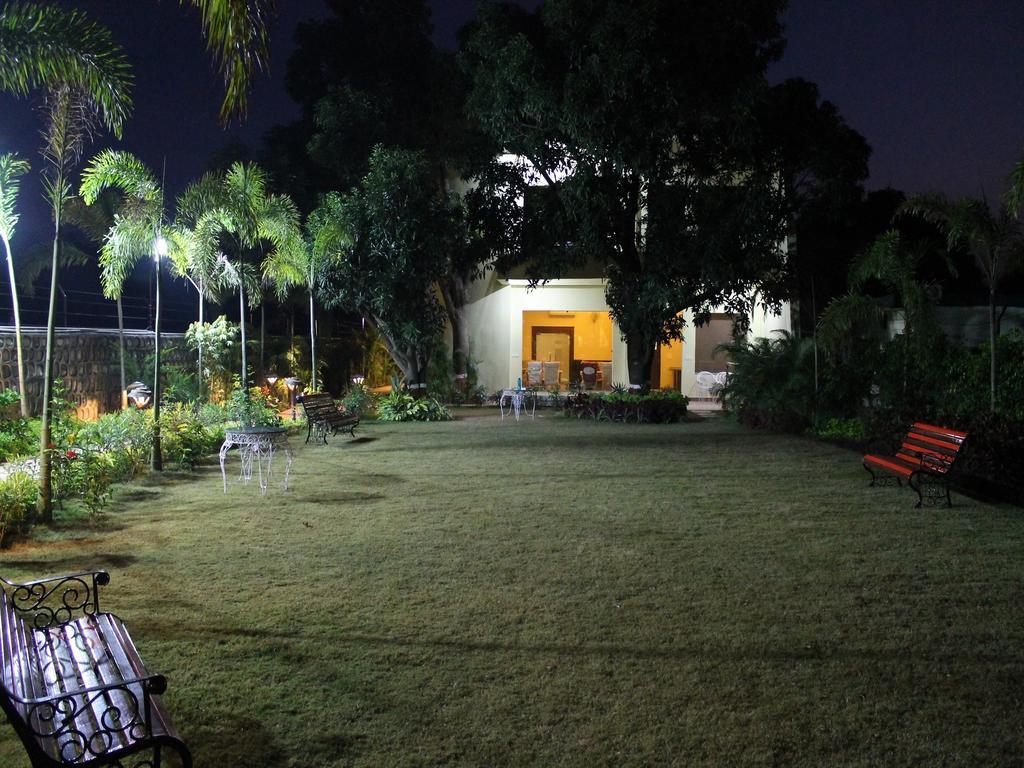 V Resorts Rajaji National Park ริชิเคช ภายนอก รูปภาพ
