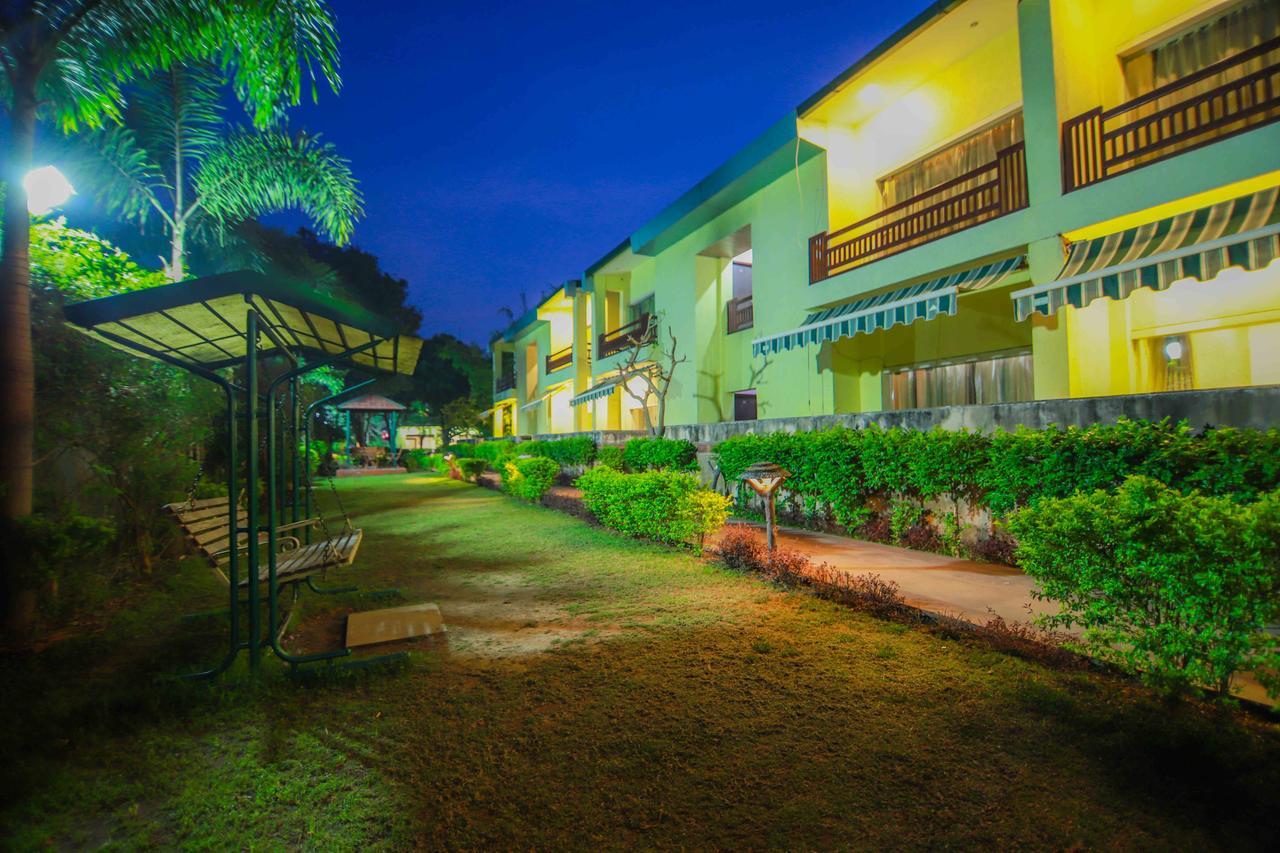 V Resorts Rajaji National Park ริชิเคช ภายนอก รูปภาพ